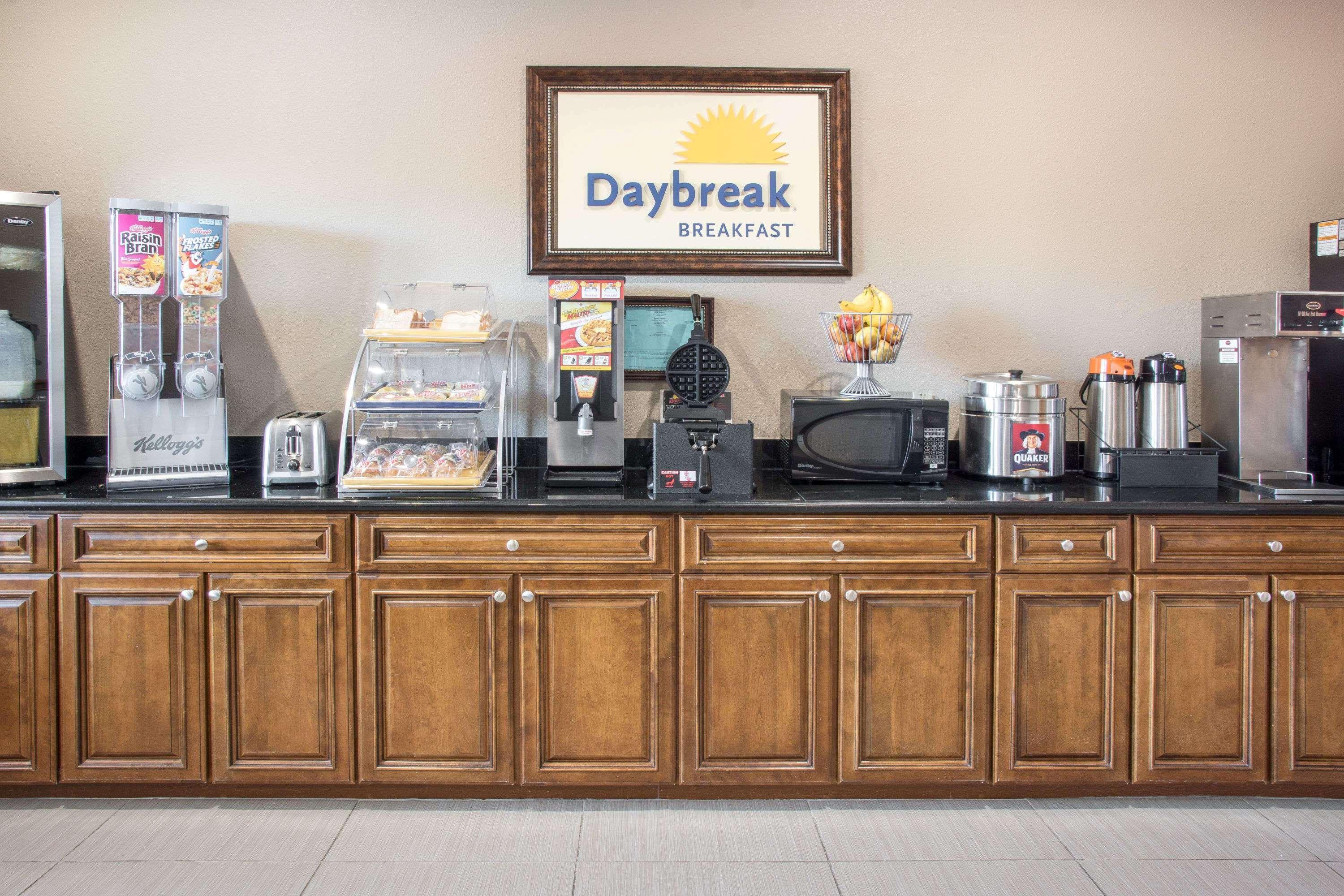 Days Inn By Wyndham Baytown East Exteriér fotografie
