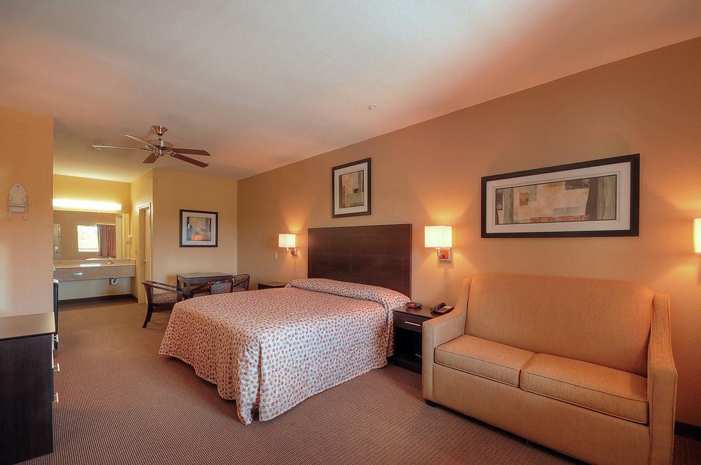 Days Inn By Wyndham Baytown East Pokoj fotografie