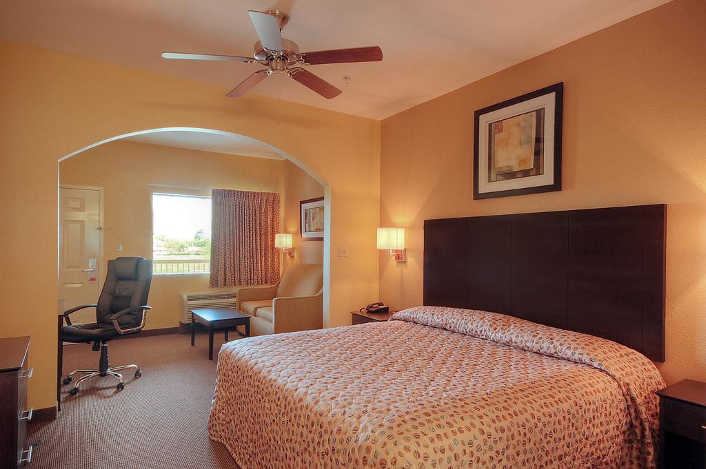 Days Inn By Wyndham Baytown East Pokoj fotografie