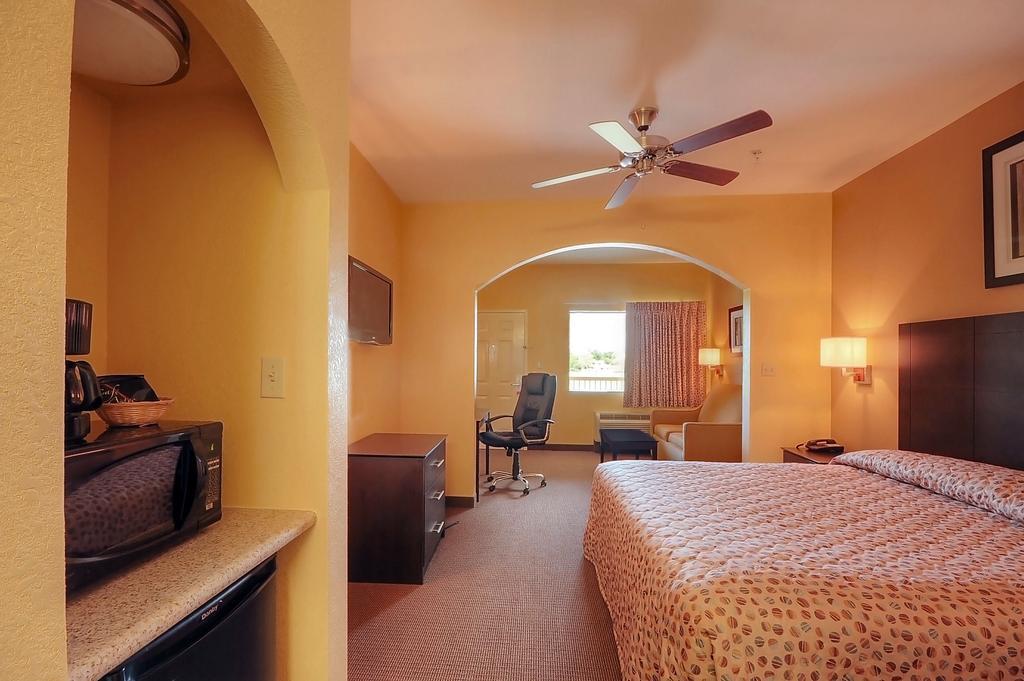 Days Inn By Wyndham Baytown East Pokoj fotografie