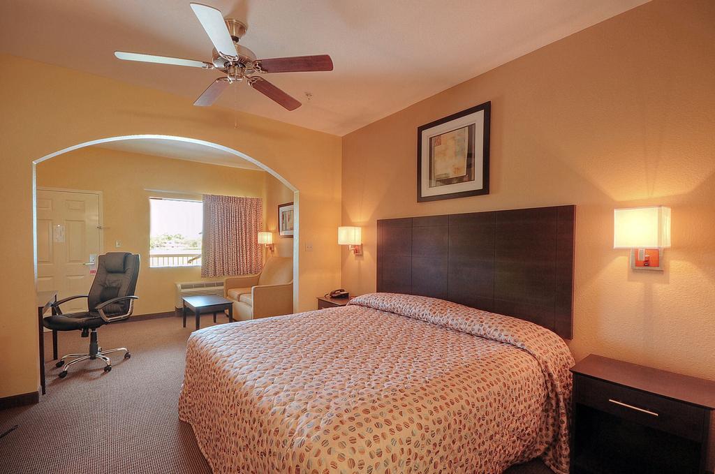 Days Inn By Wyndham Baytown East Pokoj fotografie