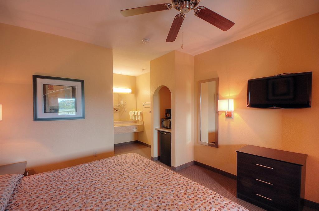 Days Inn By Wyndham Baytown East Exteriér fotografie